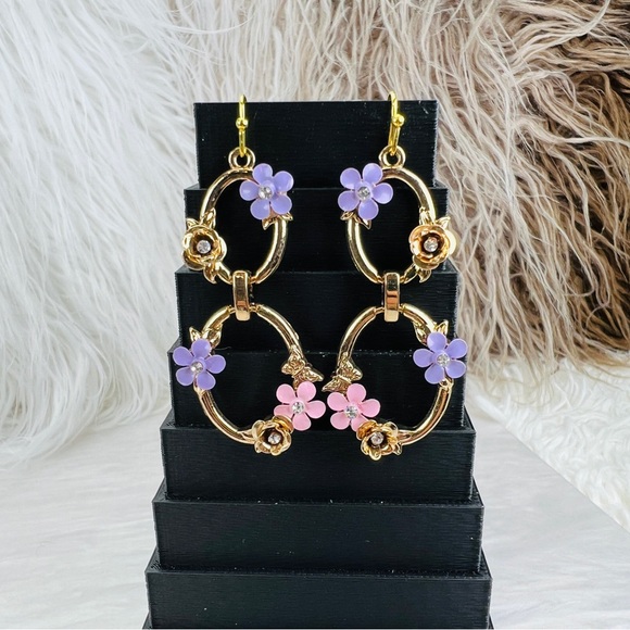 Vintage aged, goldtone pink purple flower bling pierced earrings - Picture 4 of 4